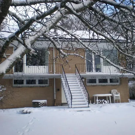 A Perfectly Situated In Between The Town Centre And The Forest