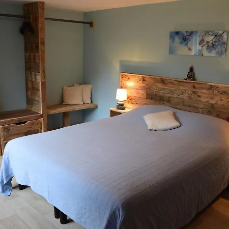 A Perfectly Situated In Between The Town Centre And The Forest Spa