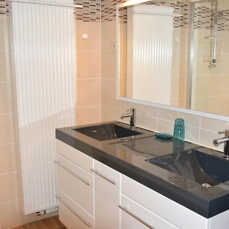 A Perfectly Situated In Between The Town Centre And The Forest Hotel *