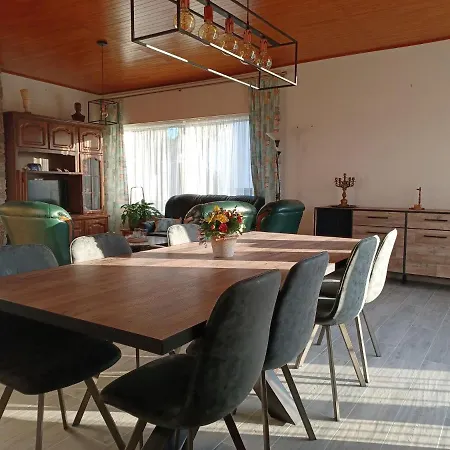 A Perfectly Situated In Between The Town Centre And The Forest Spa