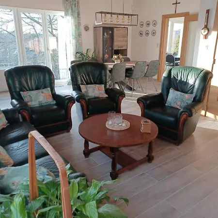 A Perfectly Situated In Between The Town Centre And The Forest Hotel *
