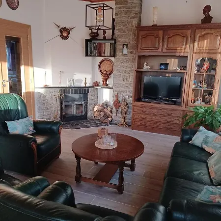 A Perfectly Situated In Between The Town Centre And The Forest