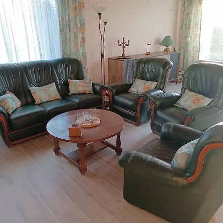 A Perfectly Situated In Between The Town Centre And The Forest